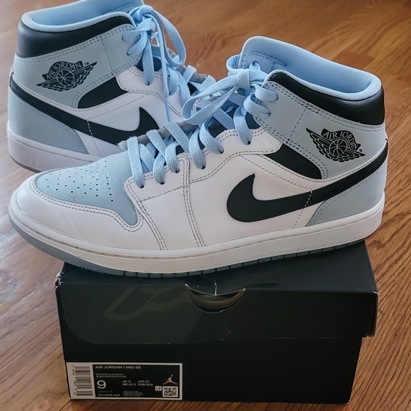 Nike Men's Air Jordan 1 Mid SE - Picture 5 of 7